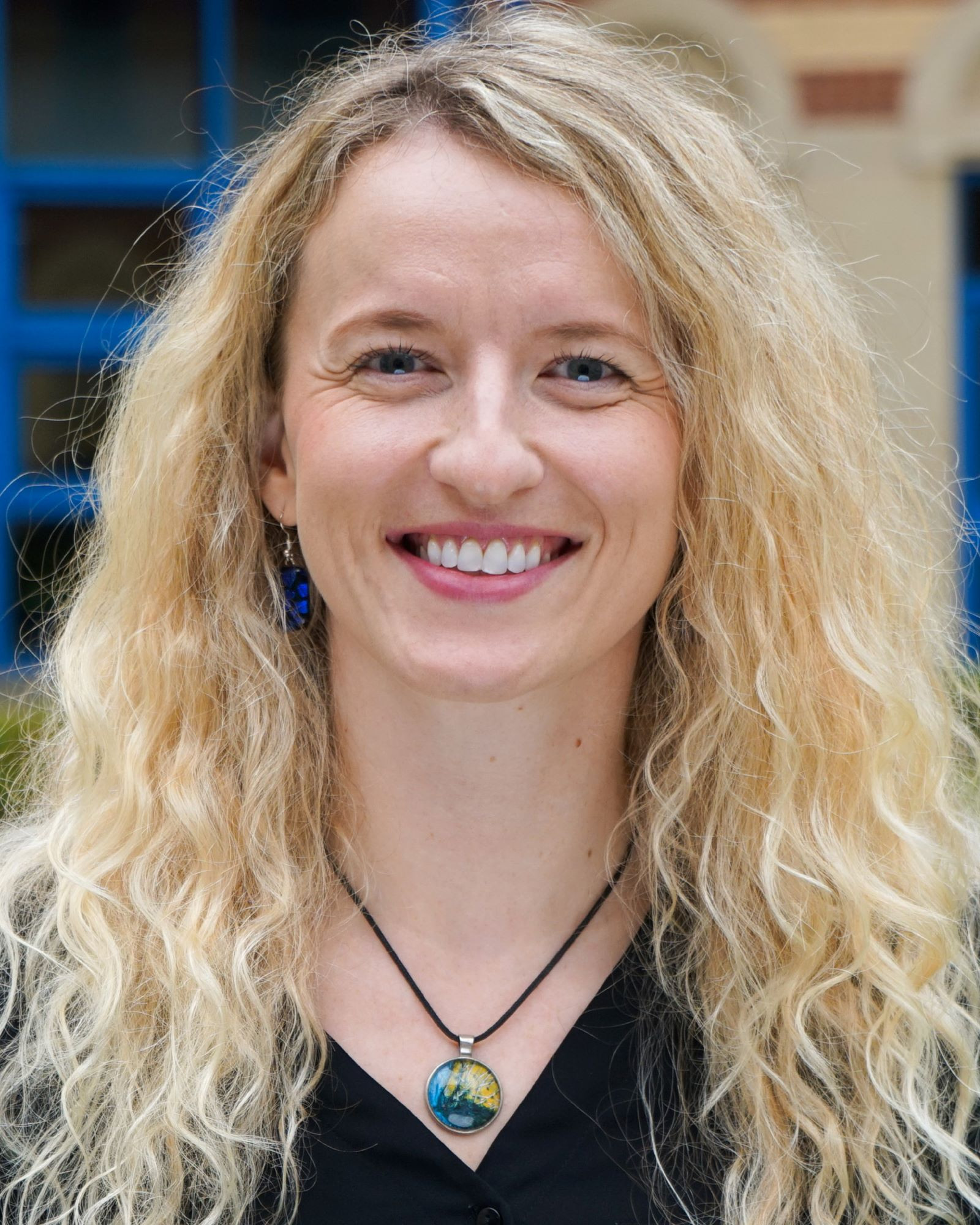 Headshot of Dr Jayne Finlay